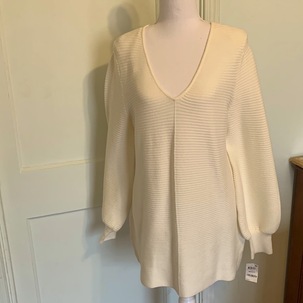 NWT Alfani vanilla ribbed tunic sweater with blouson sleeves. Size medium.